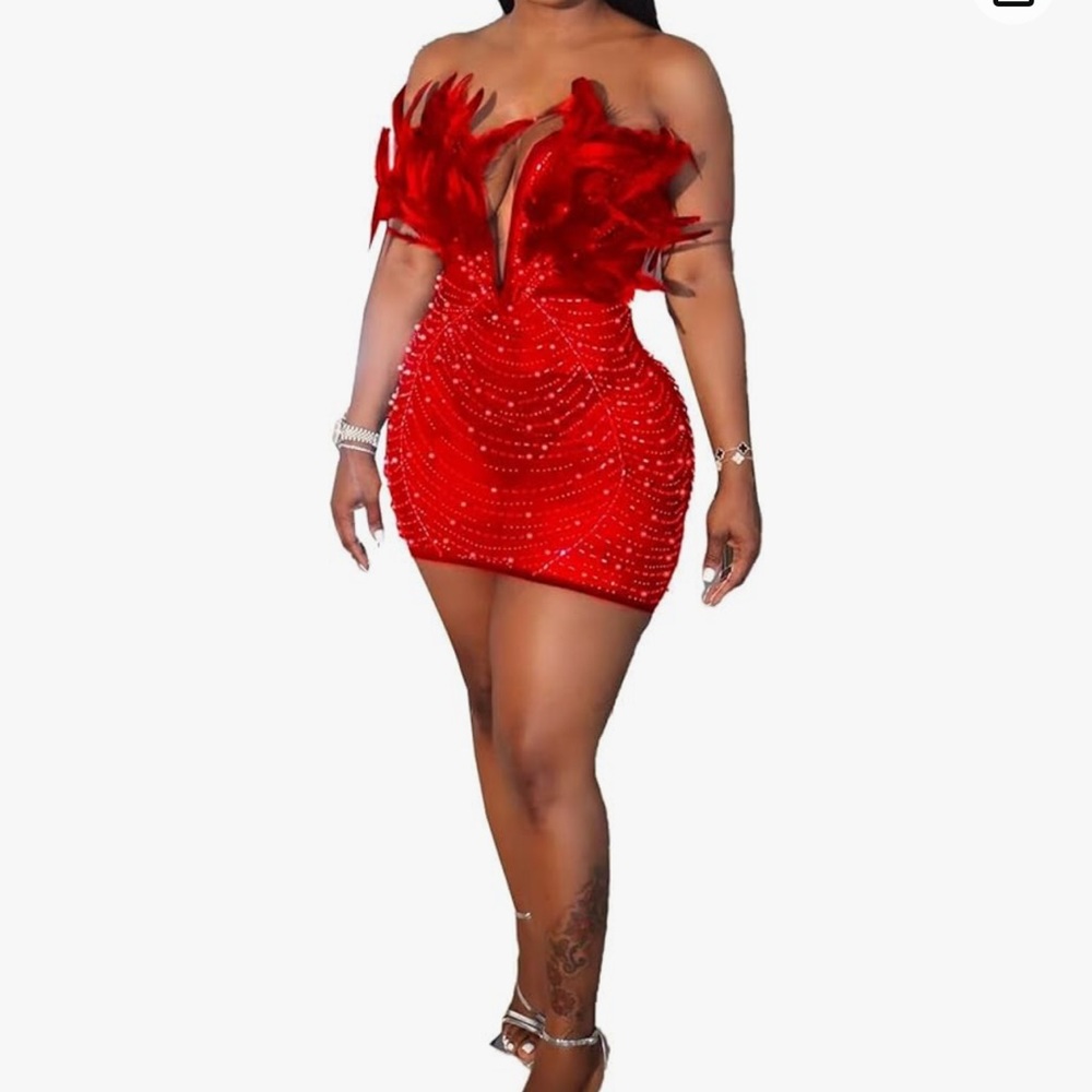 Is a medium fits little big so if you are a XL will be able to fit the medium.